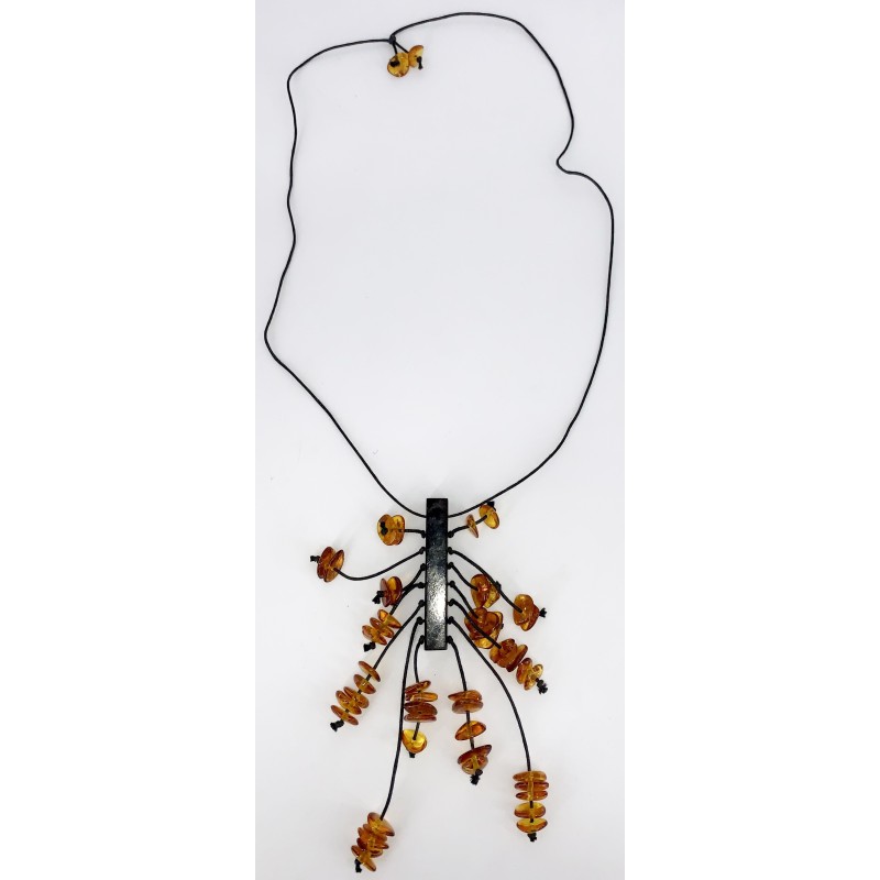 PENDENTIF AMBRE ET CUIRE.