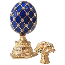 Oeuf de Fabergé avec des fleurs