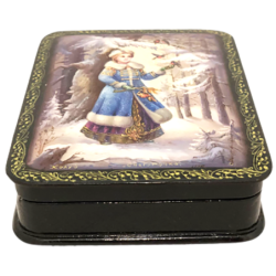 Boite laquée " Fille de neige ".