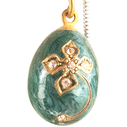 Oeuf de Fabergé en pendentif