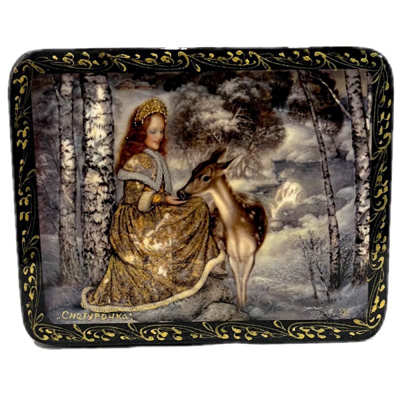 Boite laquée " Fille des neiges ".