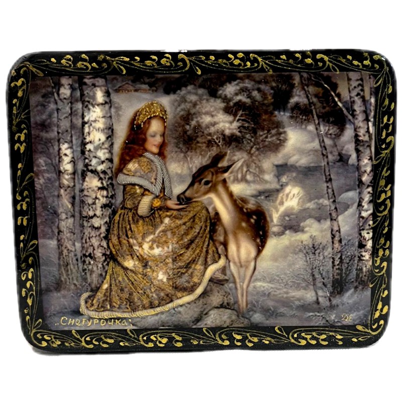 Boite laquée  "Fille des neiges".