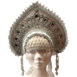 Coiffe russe Kokochnik...