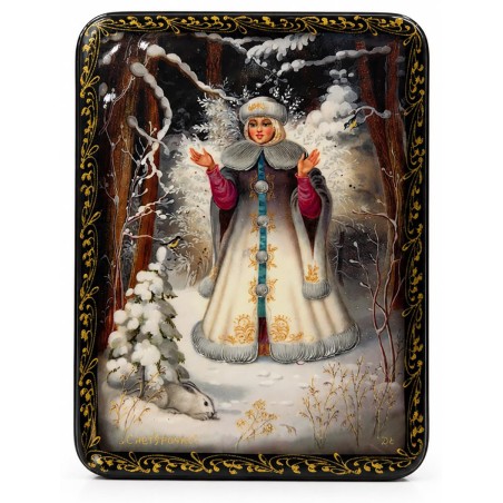 Boite laquée " Fille de neige ".